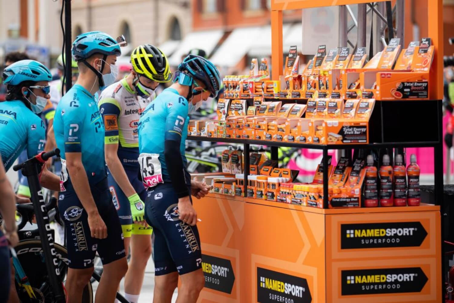 Profesionální cyklisté používají NAMEDSPORT gely